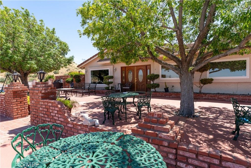 Image 12 of property listing at 5801 Hacienda Ranch, Palmdale, CA 93551
