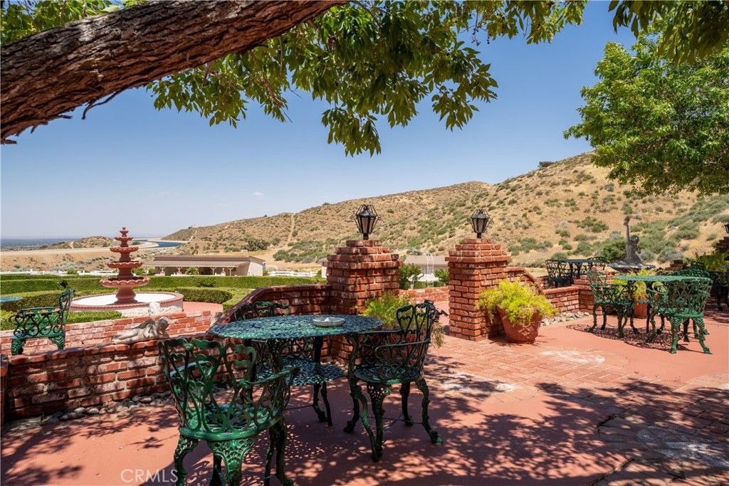 Image 13 of property listing at 5801 Hacienda Ranch, Palmdale, CA 93551