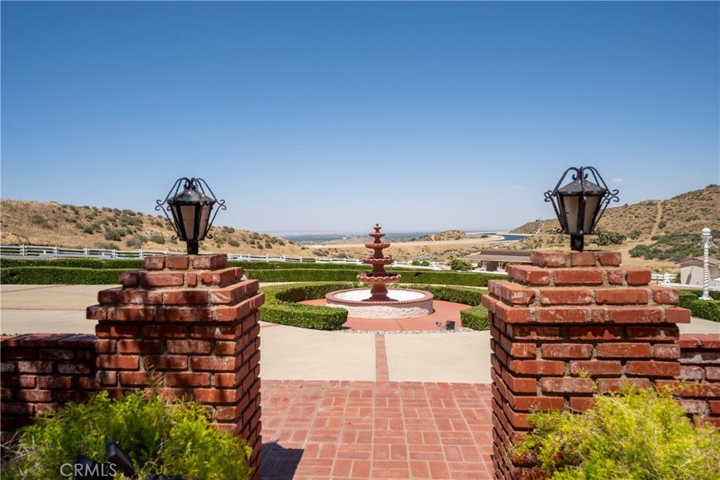 Image 14 of property listing at 5801 Hacienda Ranch, Palmdale, CA 93551