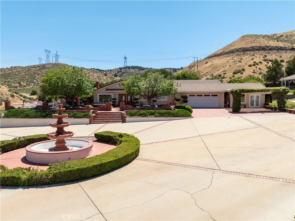 Image 15 of property listing at 5801 Hacienda Ranch, Palmdale, CA 93551