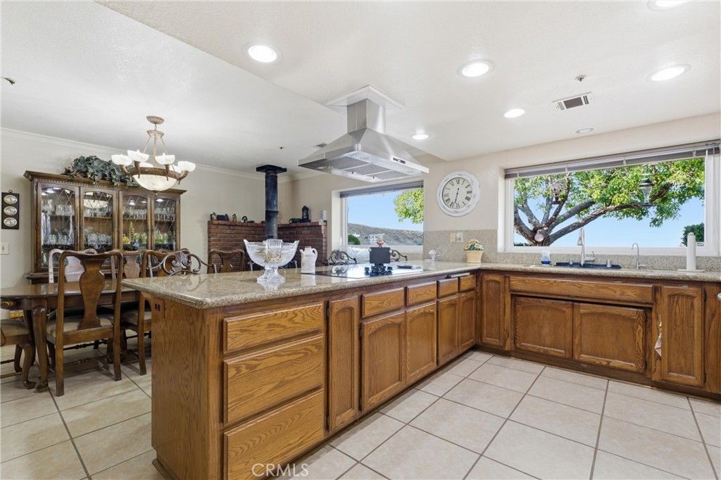 Image 18 of property listing at 5801 Hacienda Ranch, Palmdale, CA 93551