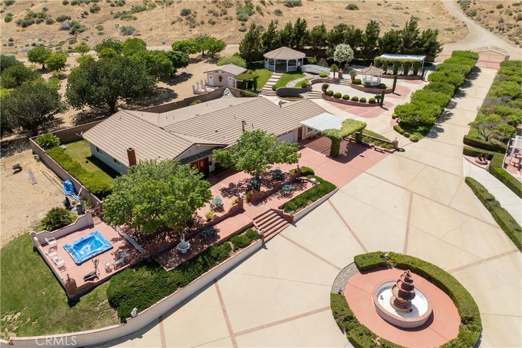 Image 2 of property listing at 5801 Hacienda Ranch, Palmdale, CA 93551