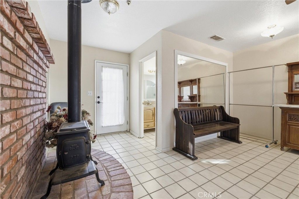 Image 21 of property listing at 5801 Hacienda Ranch, Palmdale, CA 93551