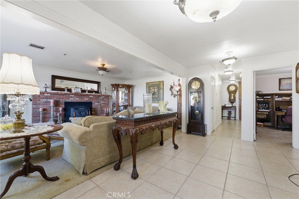 Image 23 of property listing at 5801 Hacienda Ranch, Palmdale, CA 93551