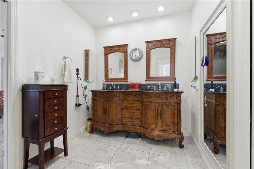 Image 26 of property listing at 5801 Hacienda Ranch, Palmdale, CA 93551