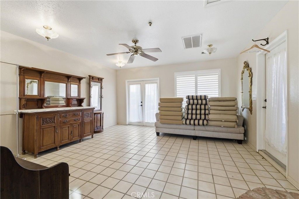 Image 35 of property listing at 5801 Hacienda Ranch, Palmdale, CA 93551