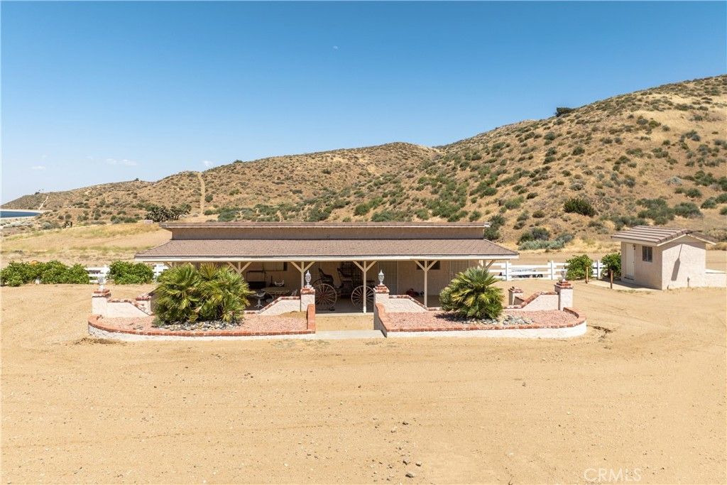 Image 38 of property listing at 5801 Hacienda Ranch, Palmdale, CA 93551