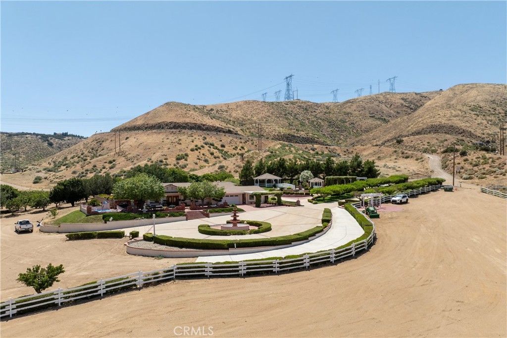 Image 40 of property listing at 5801 Hacienda Ranch, Palmdale, CA 93551