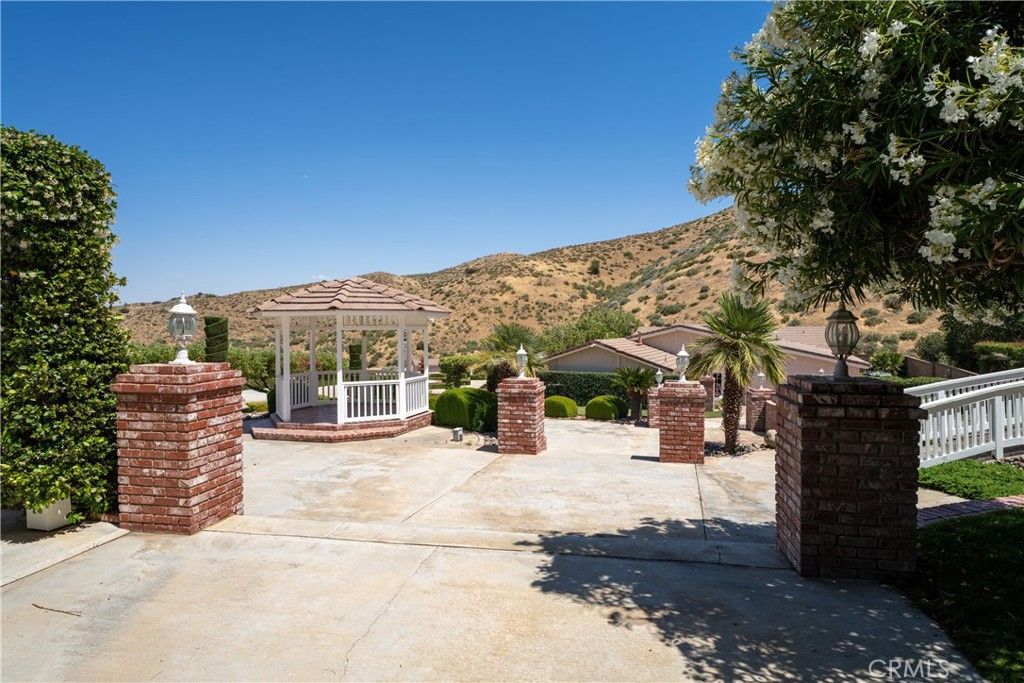 Image 48 of property listing at 5801 Hacienda Ranch, Palmdale, CA 93551