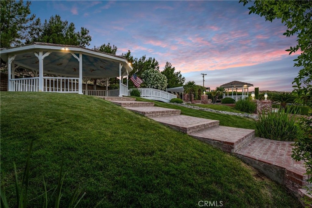 Image 5 of property listing at 5801 Hacienda Ranch, Palmdale, CA 93551