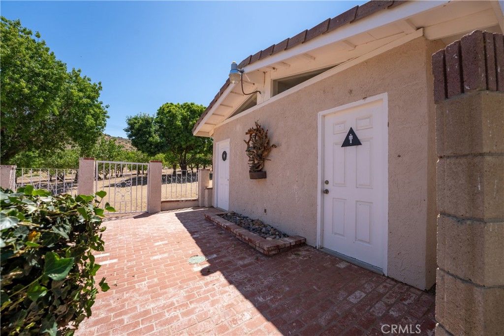 Image 58 of property listing at 5801 Hacienda Ranch, Palmdale, CA 93551
