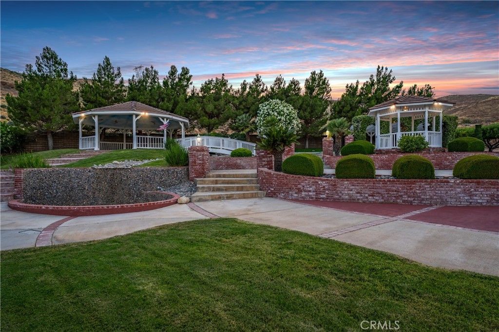Image 6 of property listing at 5801 Hacienda Ranch, Palmdale, CA 93551