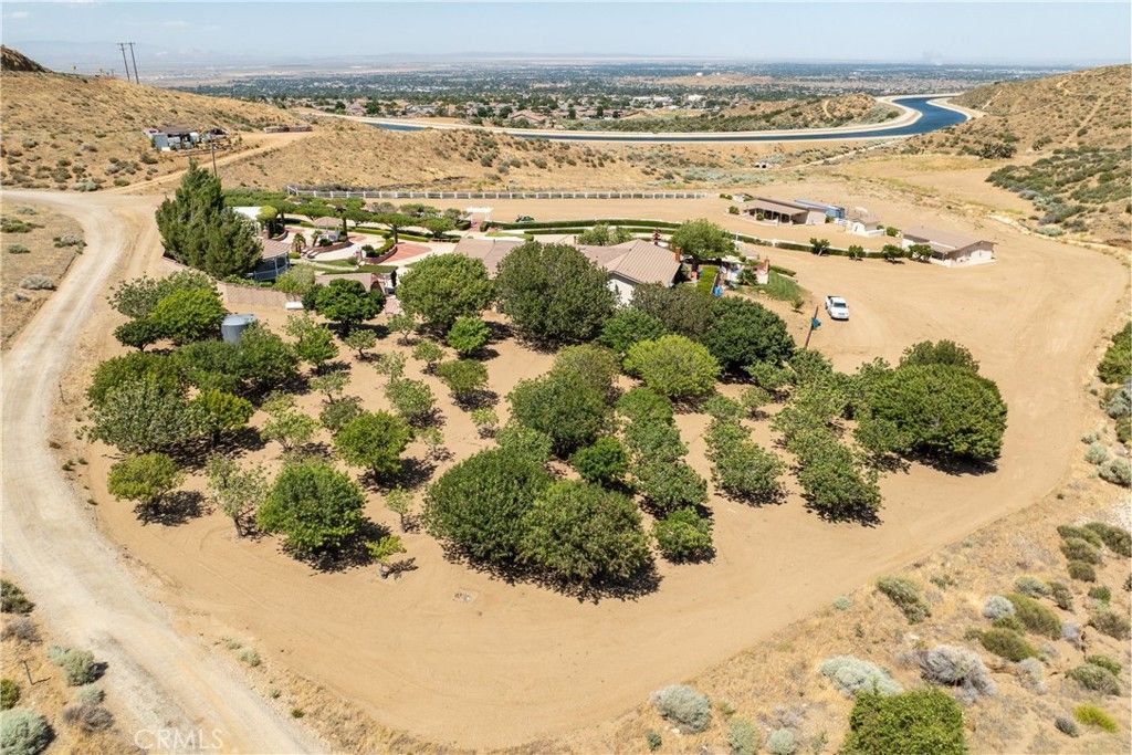 Image 60 of property listing at 5801 Hacienda Ranch, Palmdale, CA 93551