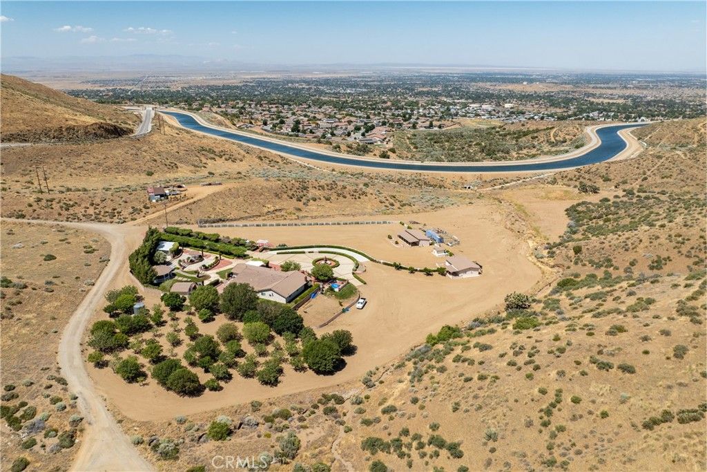 Image 64 of property listing at 5801 Hacienda Ranch, Palmdale, CA 93551