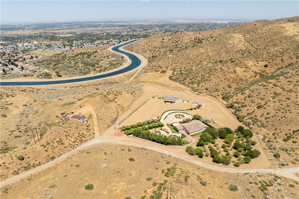 Image 66 of property listing at 5801 Hacienda Ranch, Palmdale, CA 93551