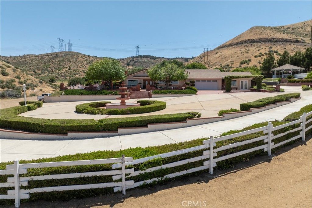 Image 9 of property listing at 5801 Hacienda Ranch, Palmdale, CA 93551