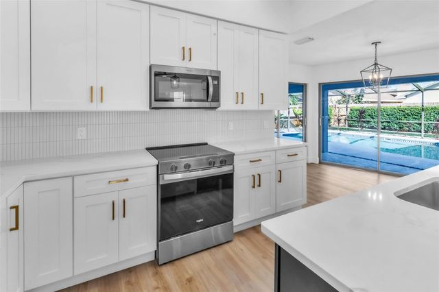 1110 WOODCREST AVENUE, Safety Harbor, FL 34695