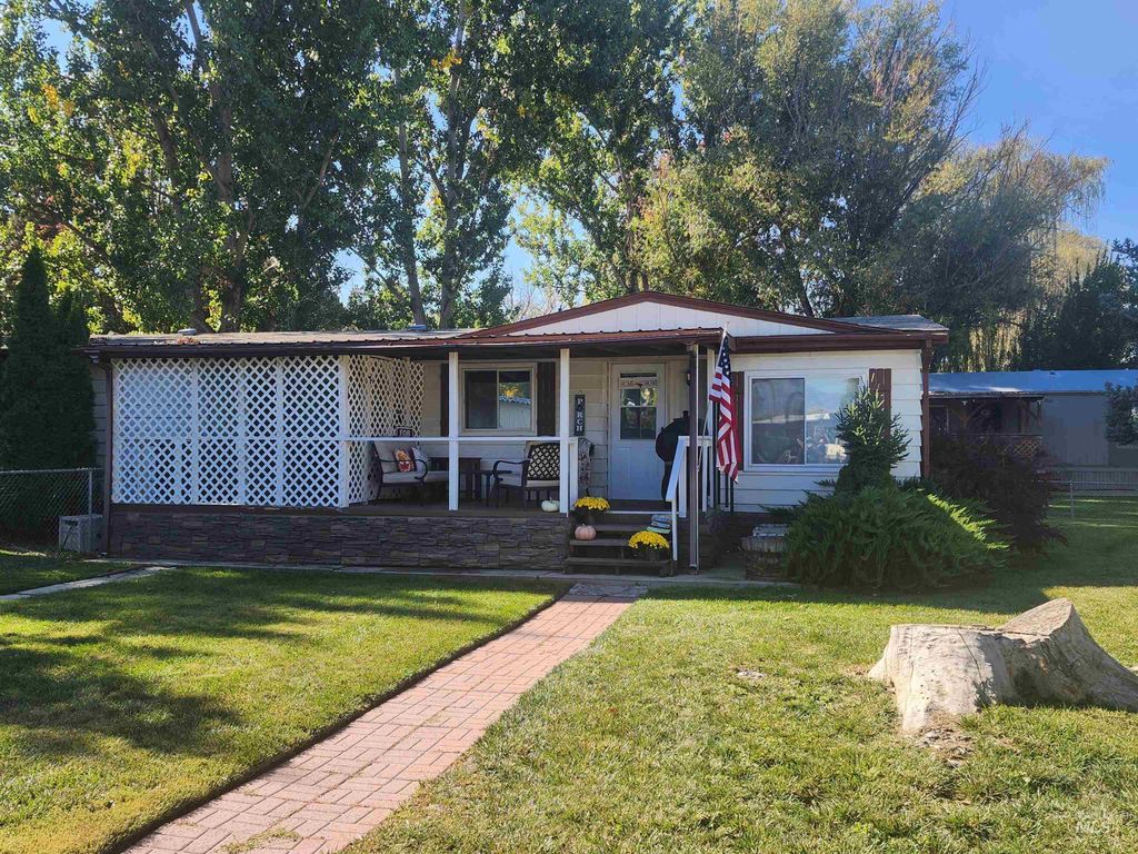 1200 Artesian Rd 10, Eagle, ID 83616