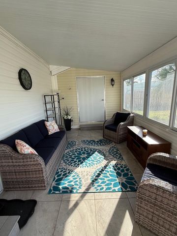 7816 SE Wren Avenue, Hobe Sound, FL 33455