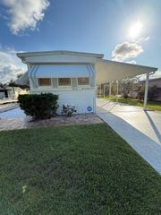 7816 SE Wren Avenue, Hobe Sound, FL 33455