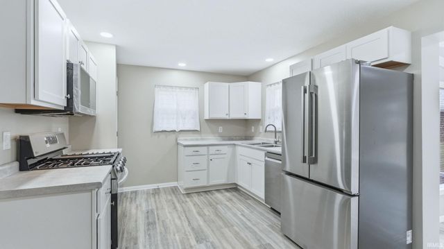 2222 Opechee Way, Fort Wayne, IN 46809