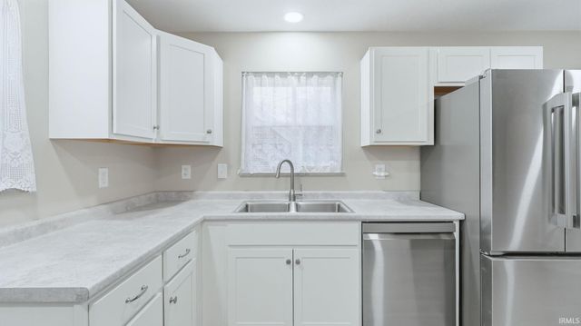 2222 Opechee Way, Fort Wayne, IN 46809