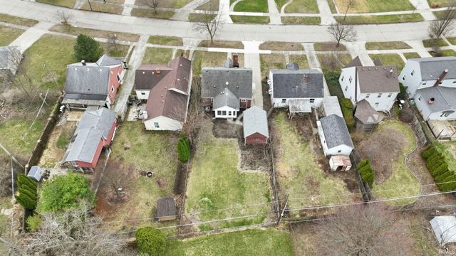 2222 Opechee Way, Fort Wayne, IN 46809