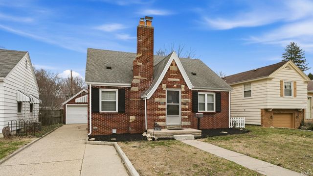 2222 Opechee Way, Fort Wayne, IN 46809