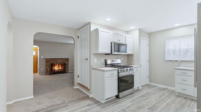 2222 Opechee Way, Fort Wayne, IN 46809