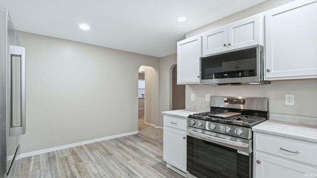 2222 Opechee Way, Fort Wayne, IN 46809