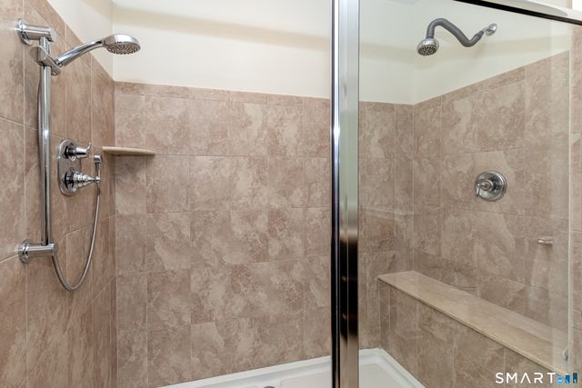 1077 Augusta Drive 1077, Oxford, CT 06478