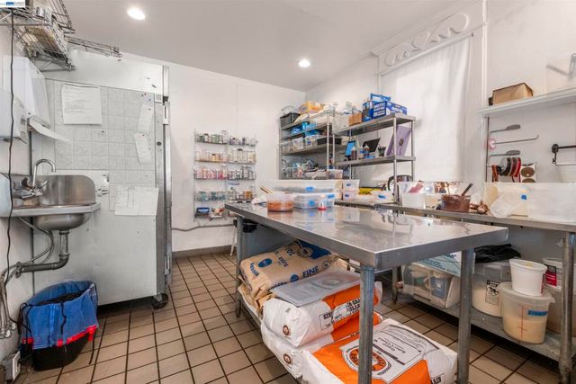 745 5Th St, Oakland, CA 94607