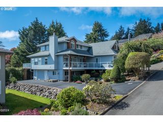 136 Se LARCH St, Newport, OR 97365