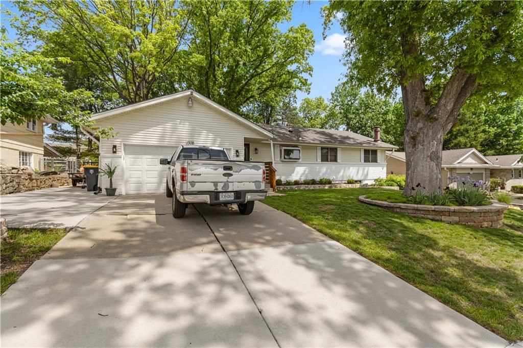 1308 E 101st Street, Kansas City, MO 64131