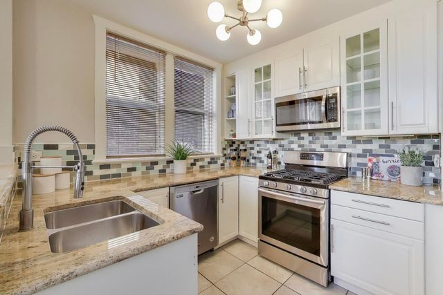 1628 W Columbia Avenue 3, Chicago, IL 60626