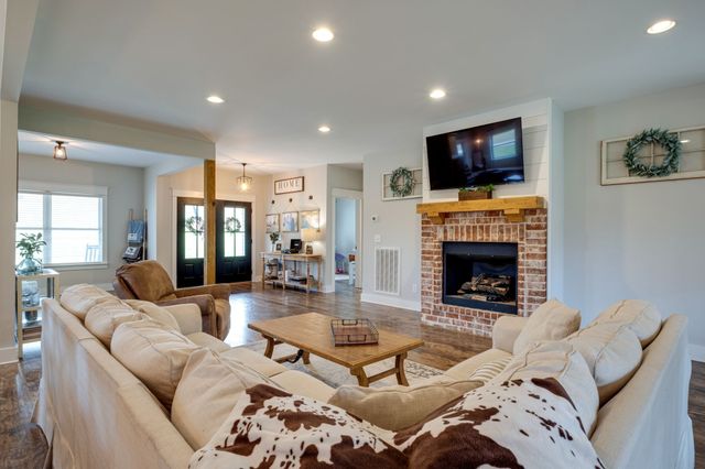 1227 Stayton Road, Cumberland Furnace, TN 37051