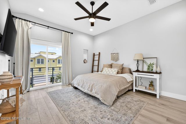 1818 2ND Street N, Jacksonville Beach, FL 32250