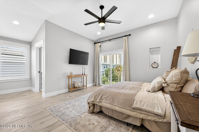1818 2ND Street N, Jacksonville Beach, FL 32250