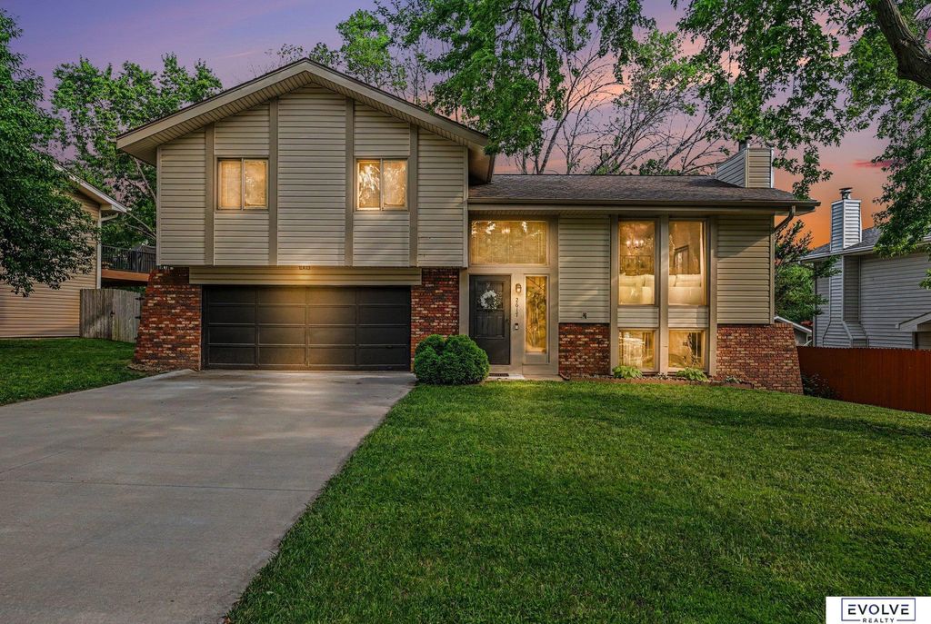 2617 Jack Pine Street, Bellevue, NE 68123
