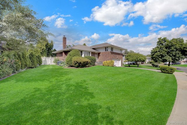 38 Center Drive, Syosset, NY 11791