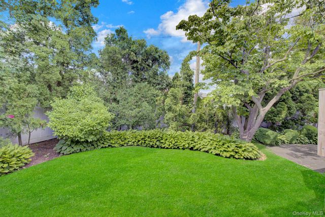 38 Center Drive, Syosset, NY 11791