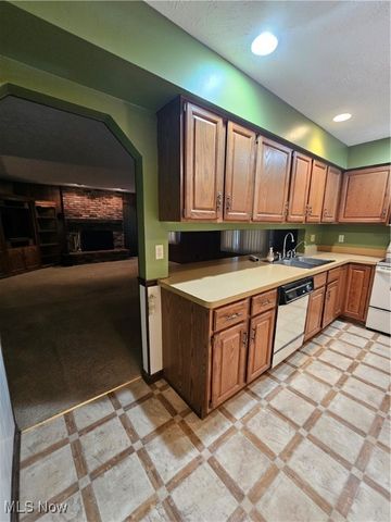 7722 Regency Drive, Walton Hills, OH 44146