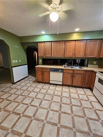 7722 Regency Drive, Walton Hills, OH 44146