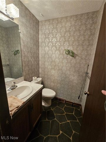 7722 Regency Drive, Walton Hills, OH 44146