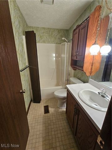 7722 Regency Drive, Walton Hills, OH 44146