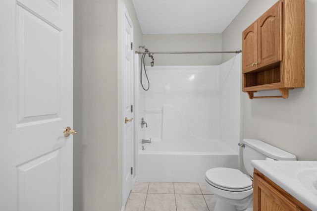 11 Echo Shore Drive, Merrimack, NH 03054