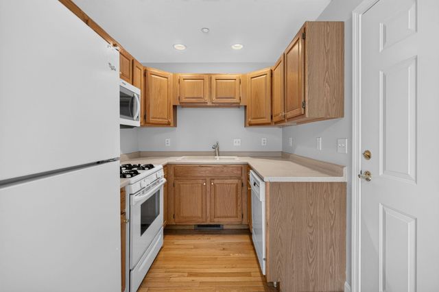11 Echo Shore Drive, Merrimack, NH 03054