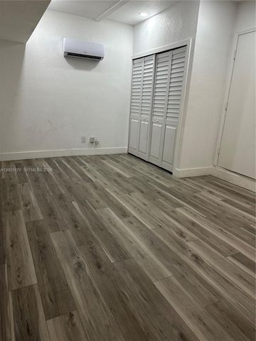 15981 SW 54th Ter 0, Miami, FL 33185