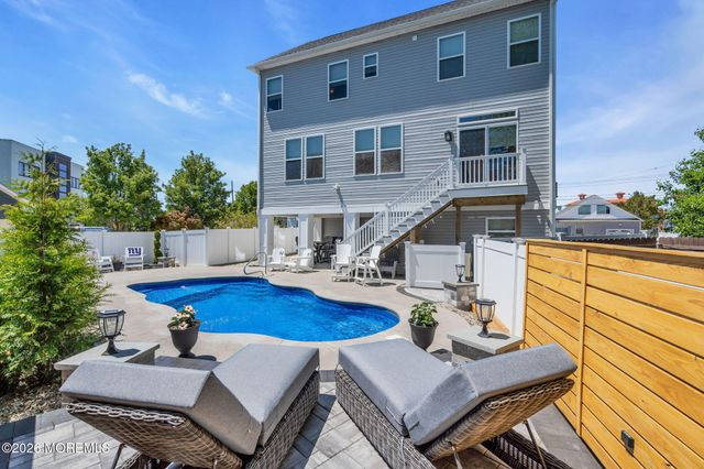 13 Lagoon Drive E, Toms River, NJ 08753
