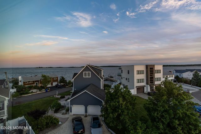 13 Lagoon Drive E, Toms River, NJ 08753